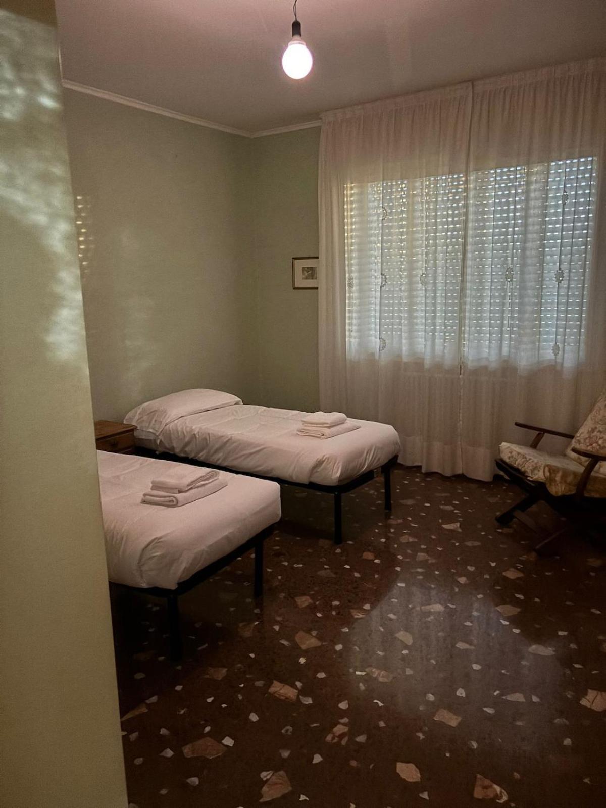 House In The Park! Free Parking And Convenient To Сasa de vacaciones